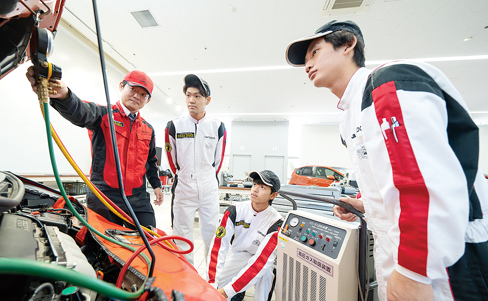 応用自動車整備作業実習
