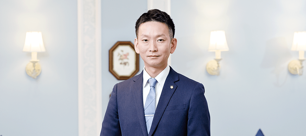 講師