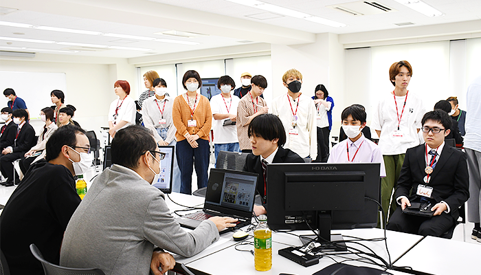 デザイン業界のニーズを取り入れた実践的な産学連携カリキュラム