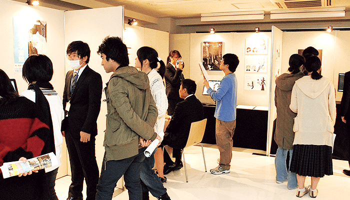 デザイン業界のニーズを取り入れた実践的な産学連携カリキュラム